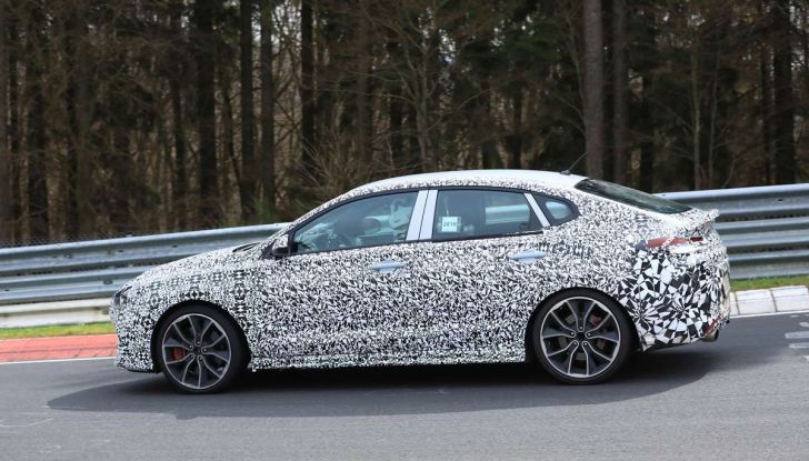 Hyundai i30 N Fastback, primi test su strada della variante sportiva - Foto 4 di 26