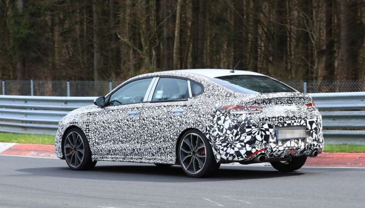 Hyundai i30 N Fastback, primi test su strada della variante sportiva - Foto 9 di 26