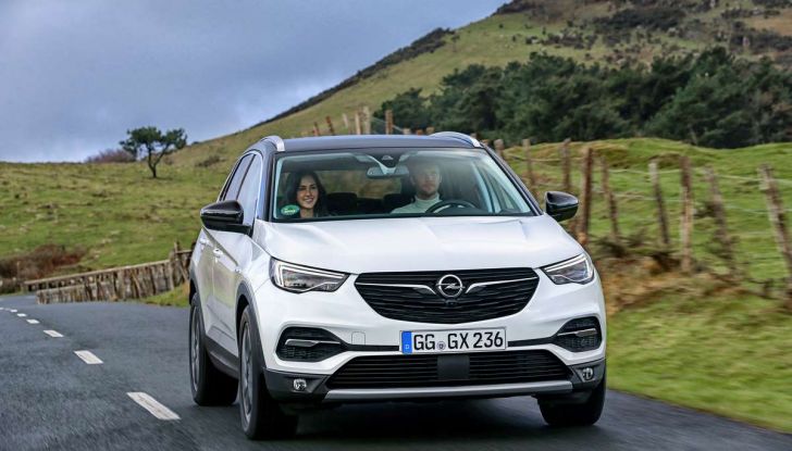 Opel Grandland X prova su strada, motorizzazioni e consumi - Foto 20 di 26