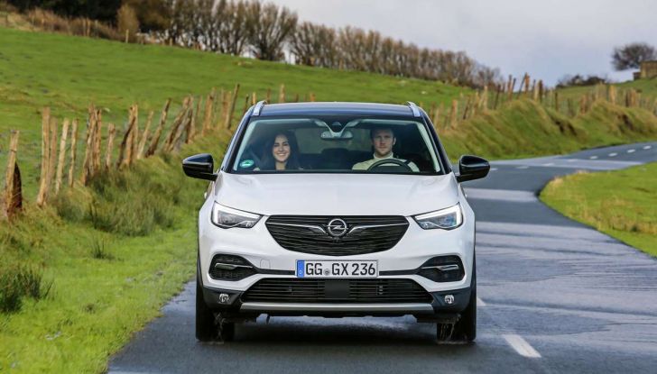 Opel Grandland X prova su strada, motorizzazioni e consumi - Foto 21 di 26