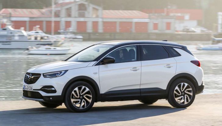 Opel Grandland X prova su strada, motorizzazioni e consumi - Foto 4 di 26