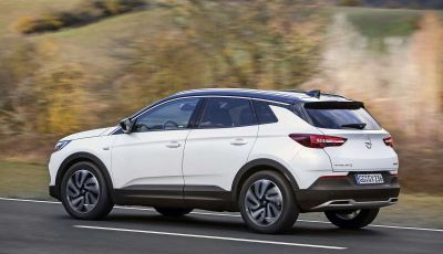 Opel Grandland X con nuovo motore 1.6 turbo benzina da 180 CV