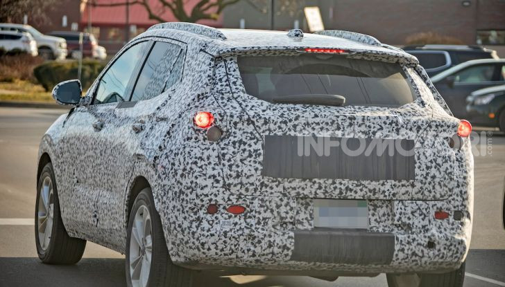 Opel Mokka X 2019, la nuova generazione impegnata nei test - Foto 12 di 21