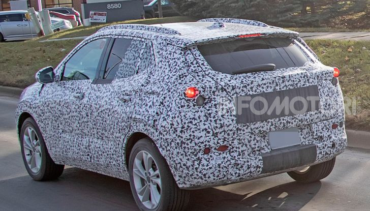 Opel Mokka X 2019, la nuova generazione impegnata nei test - Foto 14 di 21