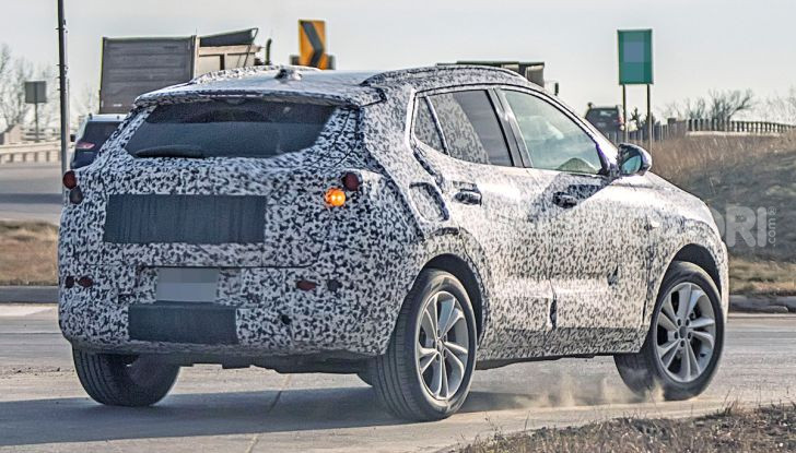 Opel Mokka X 2019, la nuova generazione impegnata nei test - Foto 3 di 21