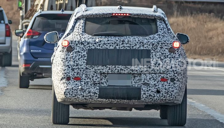 Opel Mokka X 2019, la nuova generazione impegnata nei test - Foto 4 di 21