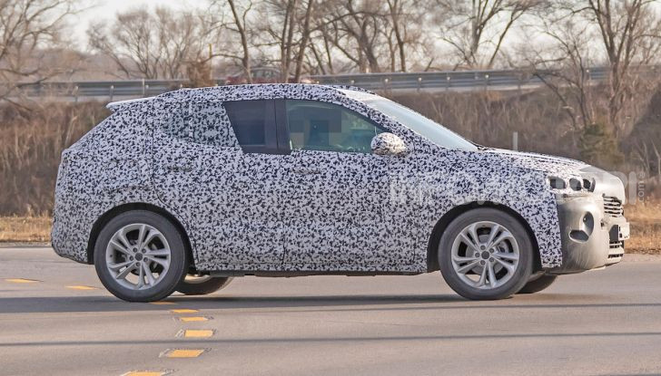 Opel Mokka X 2019, la nuova generazione impegnata nei test - Foto 1 di 21