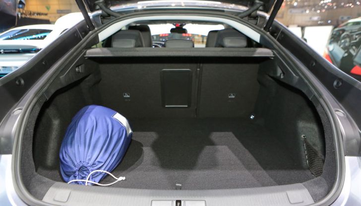 Peugeot dà il via alla rivoluzione elettrica - Foto 13 di 20