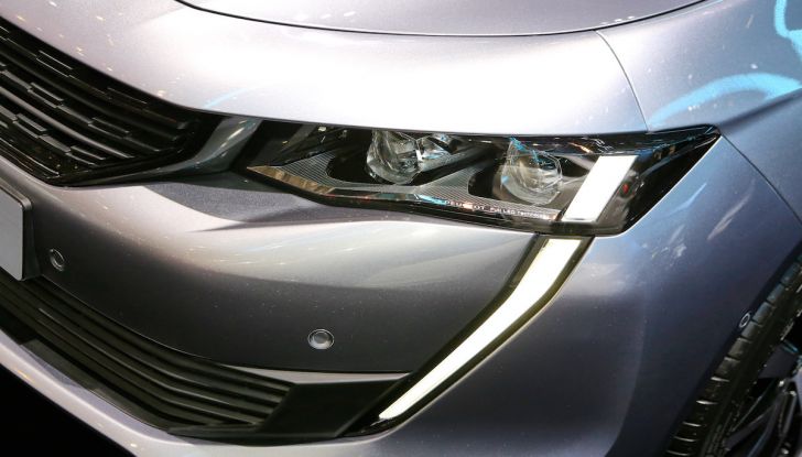 Peugeot dà il via alla rivoluzione elettrica - Foto 2 di 20