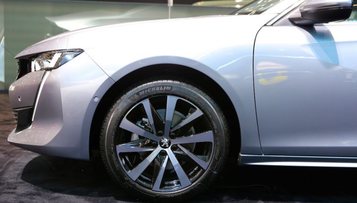 Peugeot dà il via alla rivoluzione elettrica - Foto 6 di 20