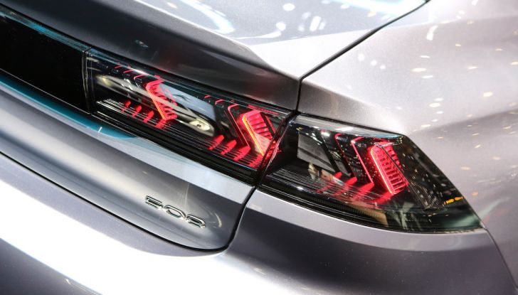 Peugeot dà il via alla rivoluzione elettrica - Foto 7 di 20