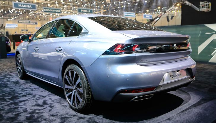 Peugeot dà il via alla rivoluzione elettrica - Foto 9 di 20