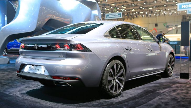 Peugeot dà il via alla rivoluzione elettrica - Foto 10 di 20