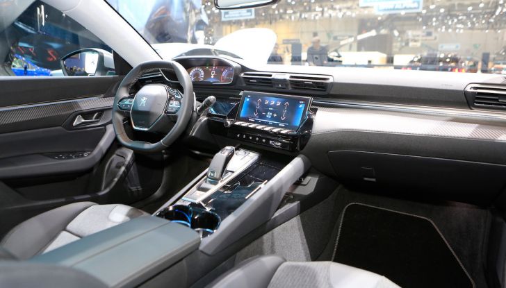 Peugeot dà il via alla rivoluzione elettrica - Foto 11 di 20