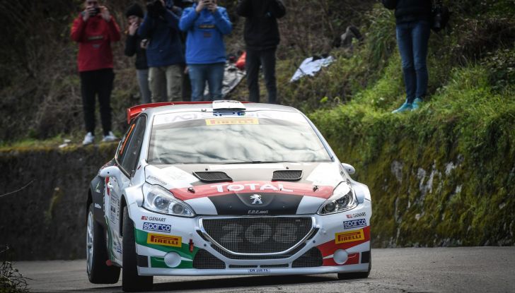 Pollara (Peugeot 208 T16 ufficiale) costretto al ritiro al Ciocco - Foto 2 di 4