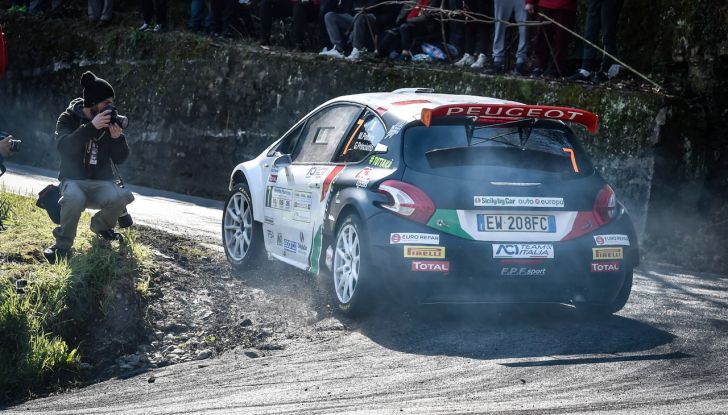 Pollara (Peugeot 208 T16 ufficiale) costretto al ritiro al Ciocco - Foto 3 di 4