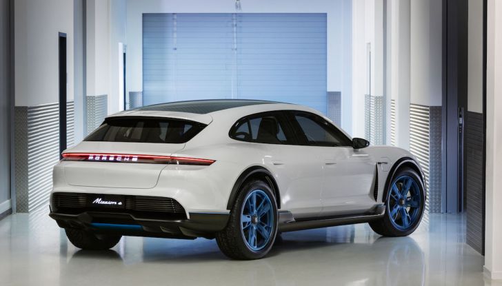 Porsche elettrica ricarica 100Km di autonomia in 3 minuti - Foto 37 di 41