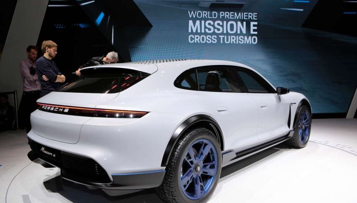 Porsche elettrica ricarica 100Km di autonomia in 3 minuti - Foto 27 di 41