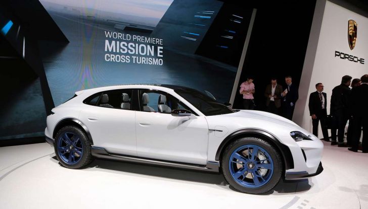 Porsche elettrica ricarica 100Km di autonomia in 3 minuti - Foto 11 di 41