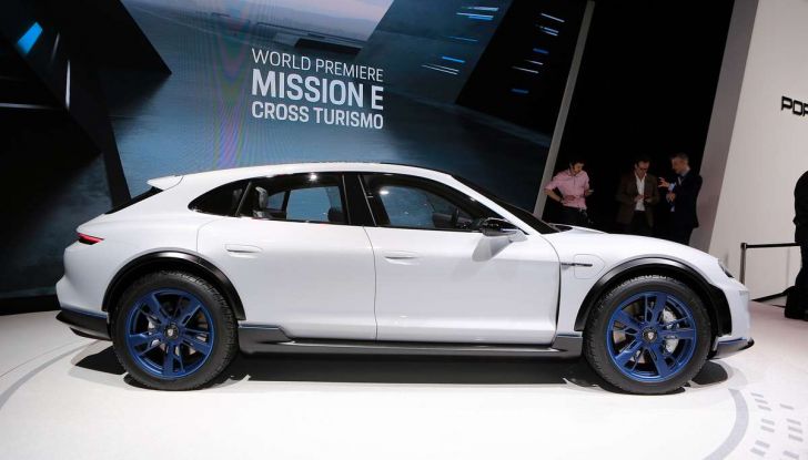 Porsche elettrica ricarica 100Km di autonomia in 3 minuti - Foto 9 di 41