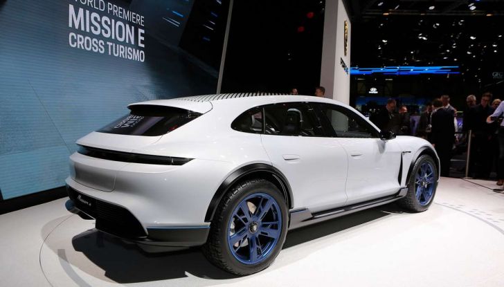 Porsche elettrica ricarica 100Km di autonomia in 3 minuti - Foto 8 di 41