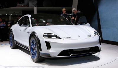 Porsche Mission E Cross Turismo 2018, il crossover elettrico di Stoccarda