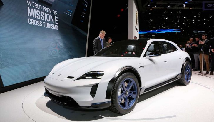 Porsche elettrica ricarica 100Km di autonomia in 3 minuti - Foto 22 di 41