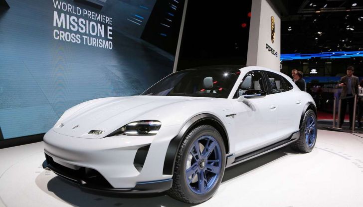 Porsche elettrica ricarica 100Km di autonomia in 3 minuti - Foto 20 di 41