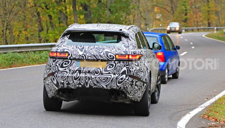 Range Rover Velar SVR, il SUV britannico in versione sportiva - Foto 10 di 32