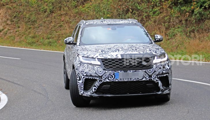 Range Rover Velar SVR, il SUV britannico in versione sportiva - Foto 7 di 32
