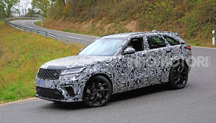 Range Rover Velar SVR, il SUV britannico in versione sportiva - Foto 1 di 32