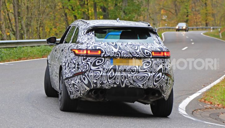 Range Rover Velar SVR, il SUV britannico in versione sportiva - Foto 11 di 32