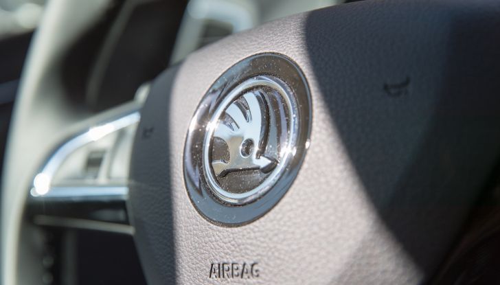 Prova su strada Skoda Karoq 1.5 TSI qualità tedesca, prezzo intelligente - Foto 14 di 31