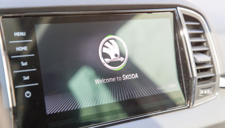 Prova su strada Skoda Karoq 1.5 TSI qualità tedesca, prezzo intelligente - Foto 15 di 31