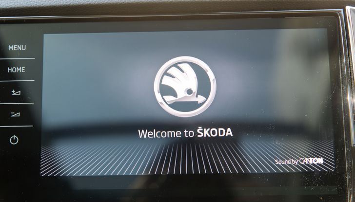 Prova su strada Skoda Karoq 1.5 TSI qualità tedesca, prezzo intelligente - Foto 16 di 31
