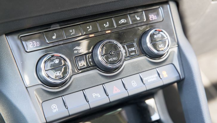 Prova su strada Skoda Karoq 1.5 TSI qualità tedesca, prezzo intelligente - Foto 19 di 31