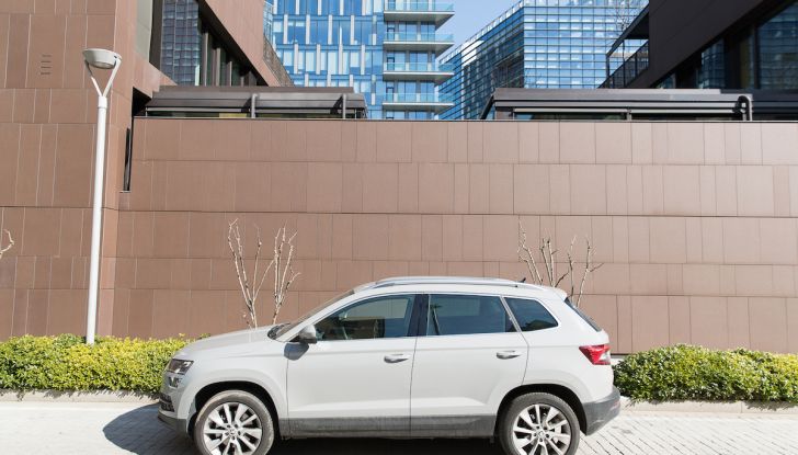 Prova su strada Skoda Karoq 1.5 TSI qualità tedesca, prezzo intelligente - Foto 30 di 31