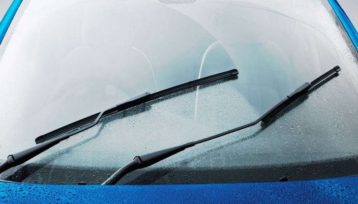 Come cambiare i tergicristalli dell’auto - Foto 6 di 10