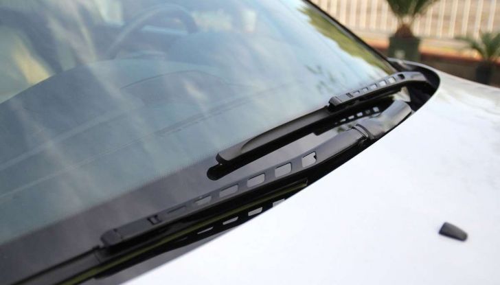 Come cambiare i tergicristalli dell’auto - Foto 9 di 10