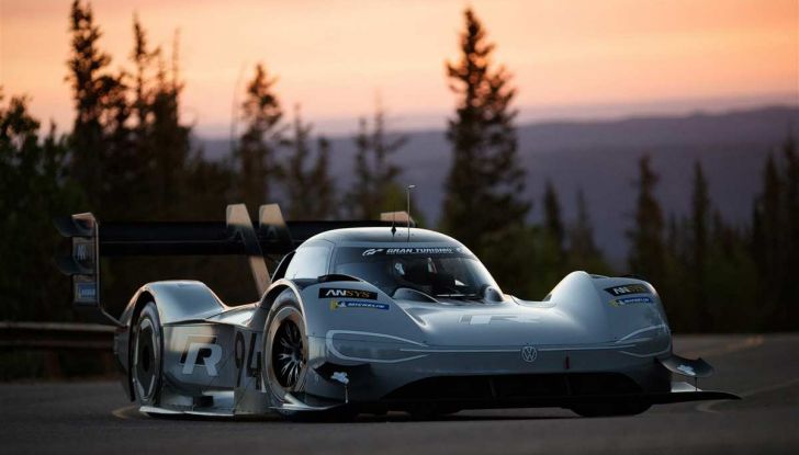 Volkswagen ID.R: nuovo record tra le elettriche al Nürburgring - Foto 2 di 13