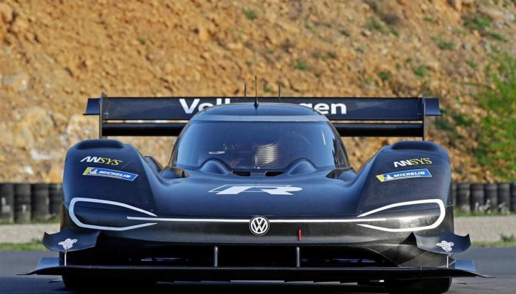 Volkswagen ID.R: nuovo record tra le elettriche al Nürburgring - Foto 11 di 13