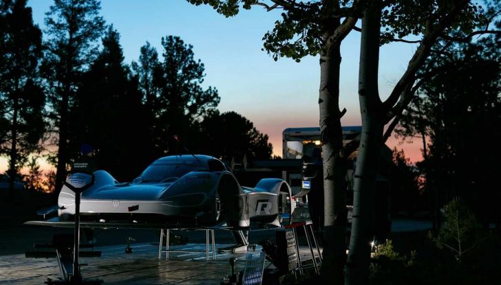 Volkswagen ID.R: nuovo record tra le elettriche al Nürburgring - Foto 6 di 13