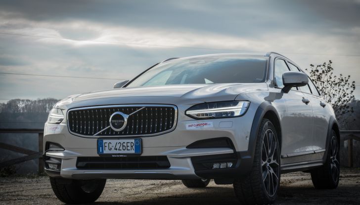 Prova su strada Volvo V90 Cross Country Pro: la regina delle Station Wagon - Foto 1 di 44