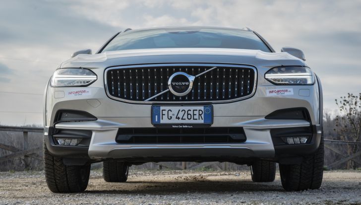 Prova su strada Volvo V90 Cross Country Pro: la regina delle Station Wagon - Foto 2 di 44