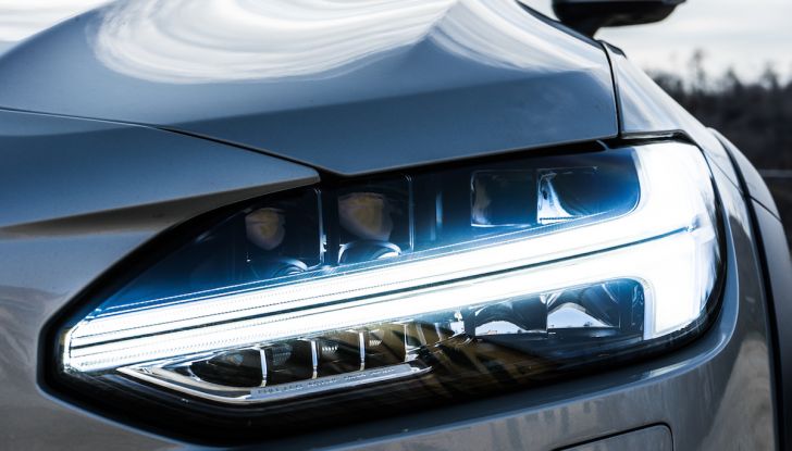 Prova su strada Volvo V90 Cross Country Pro: la regina delle Station Wagon - Foto 7 di 44