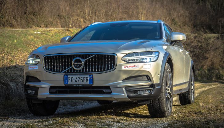 Prova su strada Volvo V90 Cross Country Pro: la regina delle Station Wagon - Foto 15 di 44