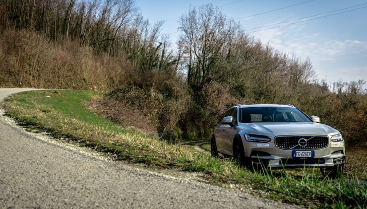 Prova su strada Volvo V90 Cross Country Pro: la regina delle Station Wagon - Foto 16 di 44