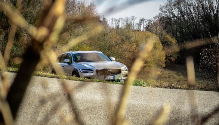 Prova su strada Volvo V90 Cross Country Pro: la regina delle Station Wagon - Foto 27 di 44