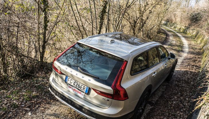 Prova su strada Volvo V90 Cross Country Pro: la regina delle Station Wagon - Foto 33 di 44