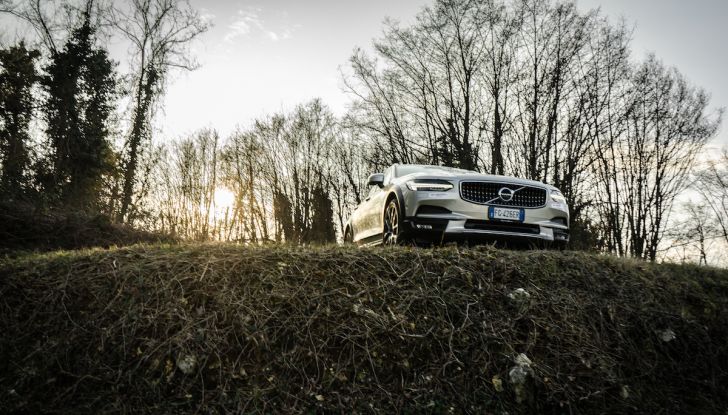 Prova su strada Volvo V90 Cross Country Pro: la regina delle Station Wagon - Foto 43 di 44
